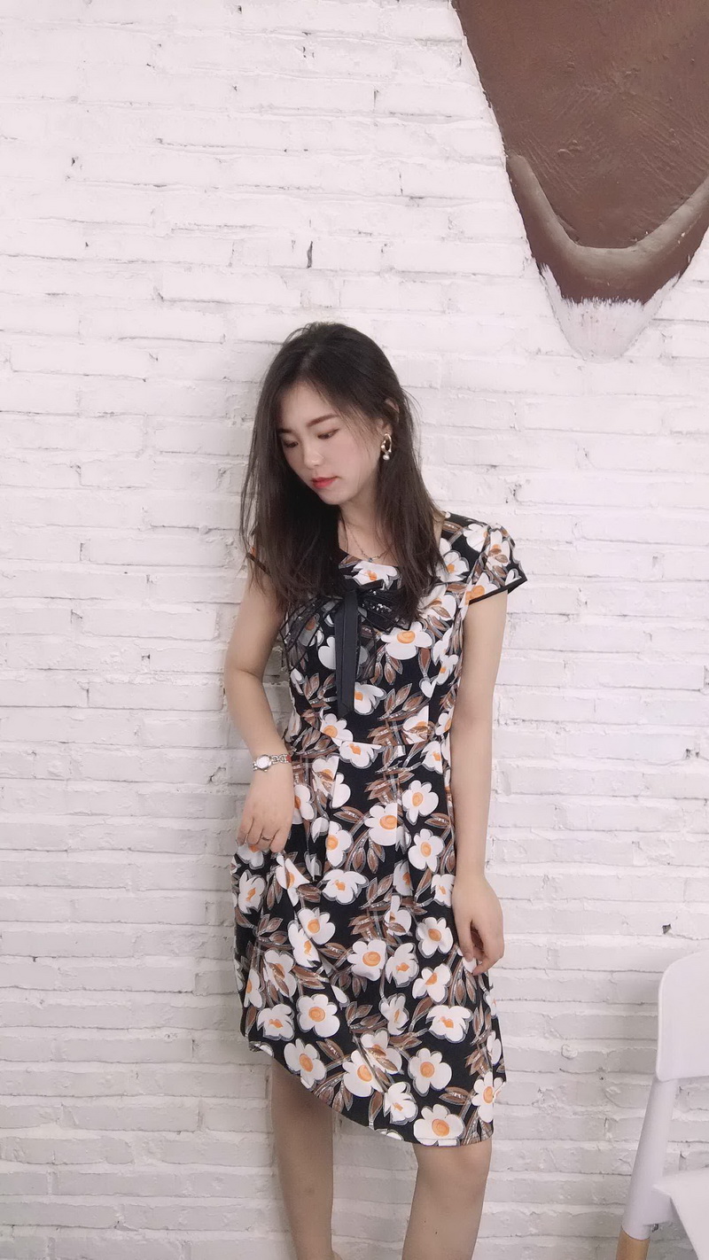 小雏菊连衣裙2020夏季新款大码女装 时尚遮肚显瘦气质减龄碎花裙