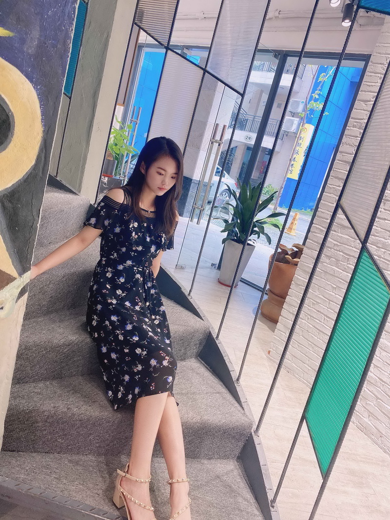 夏季新款超仙气质裙网纱碎花短袖显瘦圆领中长款连衣裙